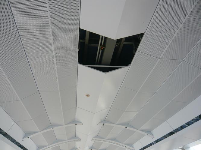 地铁站室内吊顶烤漆白色铝单板效果图