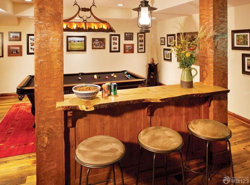 家庭小酒吧木质吧台装修效果图片