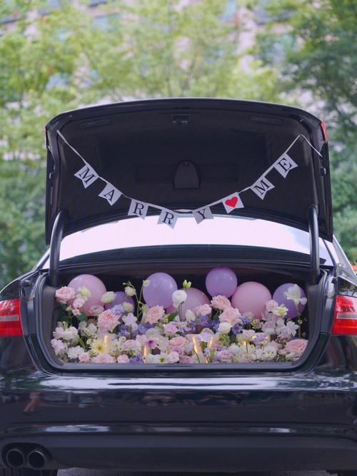 粉紫色系气球鲜花后备箱惊喜求婚花