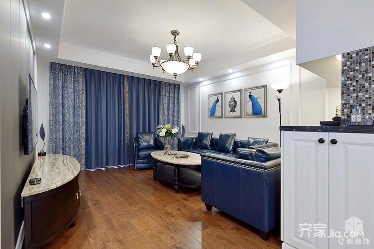 客厅以复古的蓝色调为主低调高雅的蓝色沙发与灰蓝色窗帘相呼应.