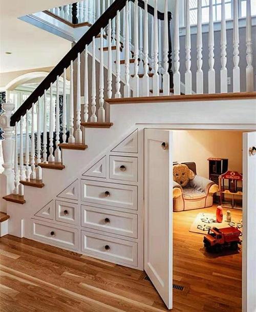 楼梯与抽屉柜组合设计