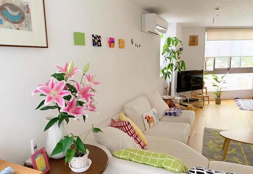 原创日本90温馨小屋女主把家布置得色彩斑斓每个角落都很精致