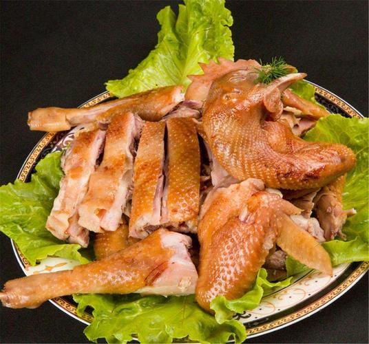 p道口烧鸡是河南省安阳市的特色传统名菜之一被誉为中华第一鸡.