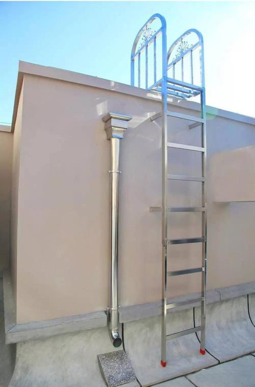 屋面机房层可伸缩式不锈钢爬梯效果