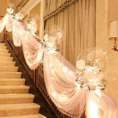 结婚楼梯扶手气球装饰纱幔带灯婚礼布置场地扶手路引喜庆楼道