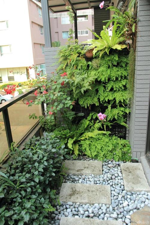 现代简约阳台小花园装修设计效果图
