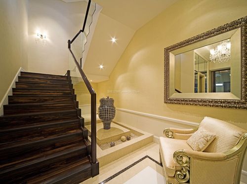 欧式豪华别墅楼梯装修效果图片