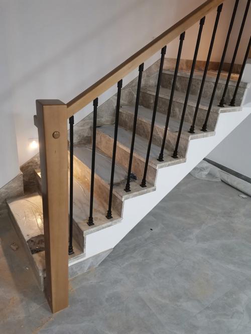 铁艺榉木楼梯扶手