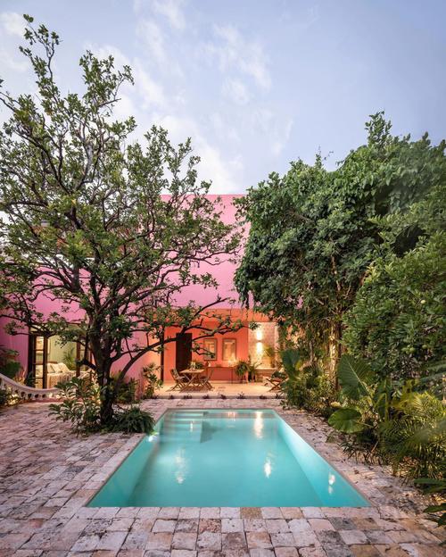 墨西哥粉色泳池别墅
