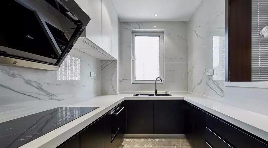 厨房空间仿爵士白瓷砖铺贴两色橱柜清新搭配