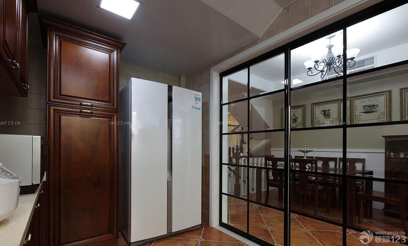 开放式厨房隔断设计黑色门框装修效果图欣赏