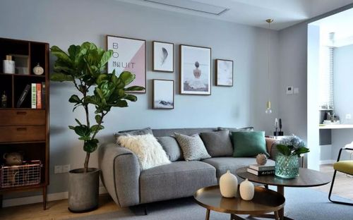 沙发植物装饰画构成了素雅的客厅氛围色彩也是通过点缀才能更好
