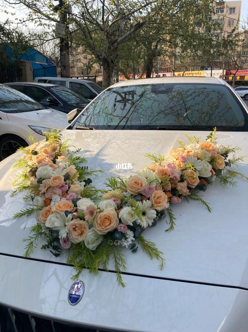 玛莎拉蒂婚车头车装饰白色婚车晨露鲜花