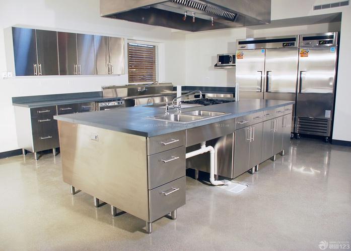 现代风格30平米厨房不锈钢橱柜效果图欣赏