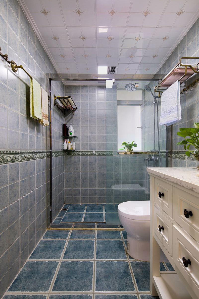 美式三居装修淋浴房图片