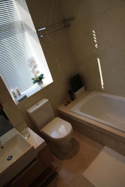 现代简约三居室卫生间浴缸装修效果图大全850026187