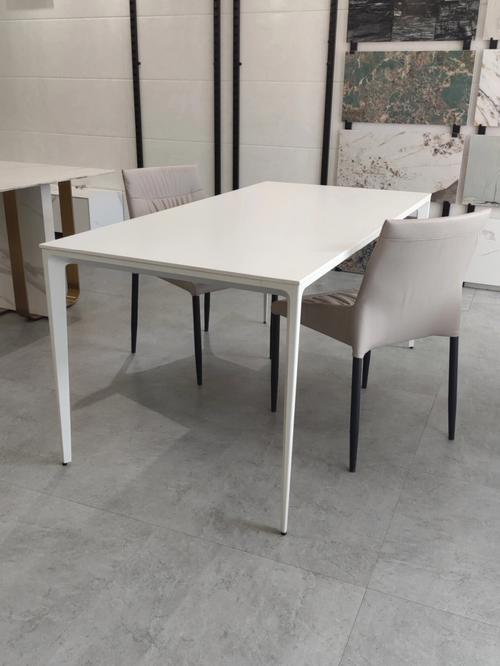 纯白色德利丰岩板餐桌设计师桌子