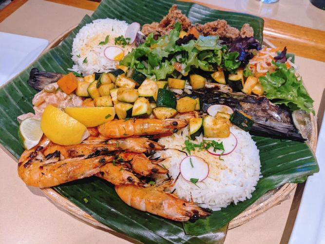 烤蔬菜和两份米饭82曾经很幸运地吃过菲律宾朋友做的这道传统美食