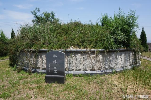 m4杨彪墓在杨震墓前保留着一块石碑上书关西夫子杨公墓七个大字