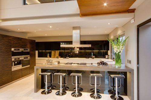 室内现代风格装修厨房吧台设计效果图