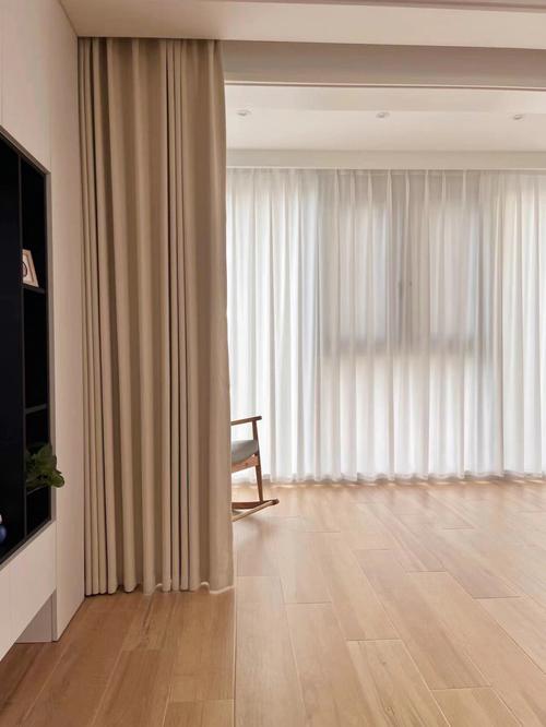 窗帘在开空调的时候可以完全充当移门的重要性我客厅选的是这种褶皱