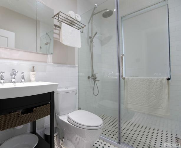 间浴室钢化玻璃隔断实景图最新卫生间淋浴房淋浴喷头效果图片沉稳风