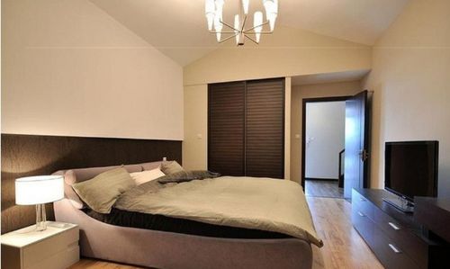 米色现代简洁卧室设计装修