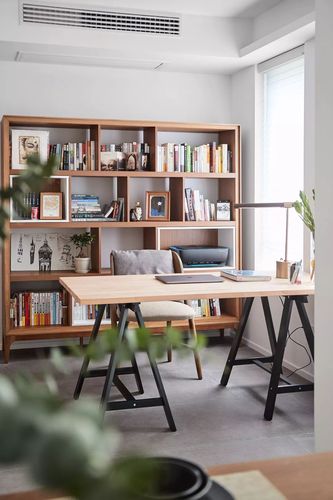 书桌如何摆放书房才更实用大方
