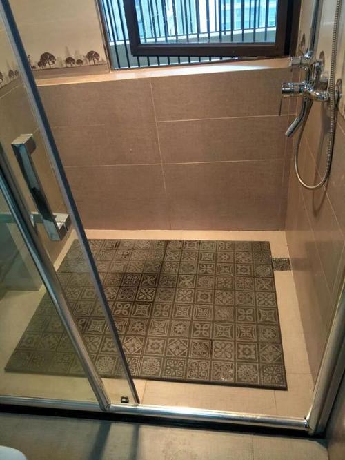 淋浴房还做拉槽就落伍了现在流行立体瓷砖防滑功能更强大装修