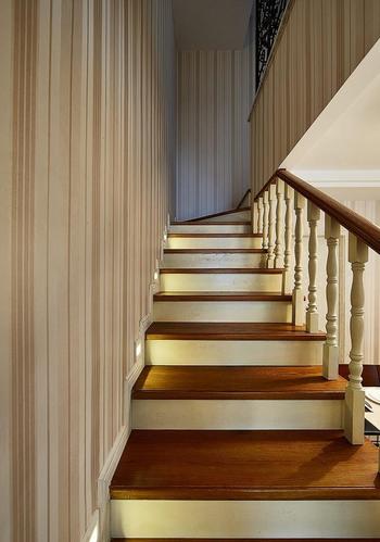 空间扶手走廊跃层楼梯简约风格过道装修图片效果图