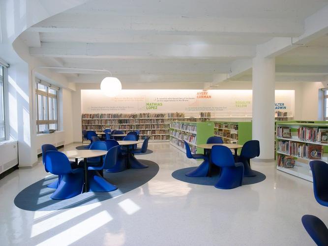 现代图书馆室内书架装修效果图案例