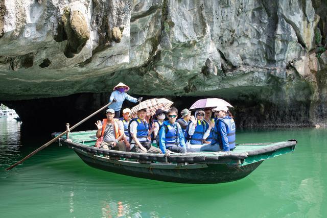 越南最隐蔽的绝美旅游景点只能坐小船进入进入还要凭运气