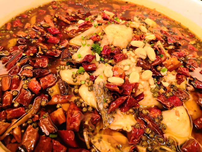 p水煮罗非鱼是一道用罗非鱼黄豆芽为主料制作的美食辅料有葱红椒