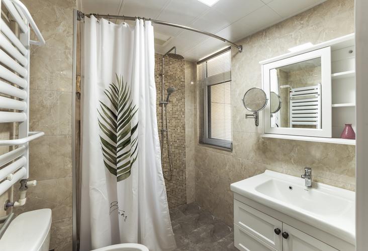 华丽84平美式三居卫生间装饰图卫生间洗漱台美式经典卫生间设计图片