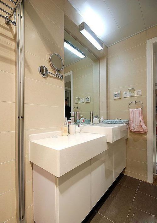 二居温馨现代88平家居卫生间浴室柜装修效果图