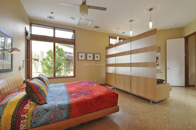 小户型家居卧室与客厅隔断装修设计装信通网效果图