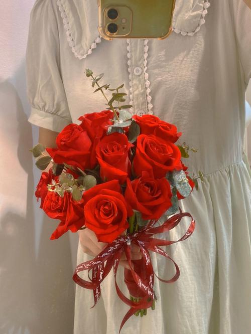 16朵红玫瑰手捧花结婚领证手捧鲜花
