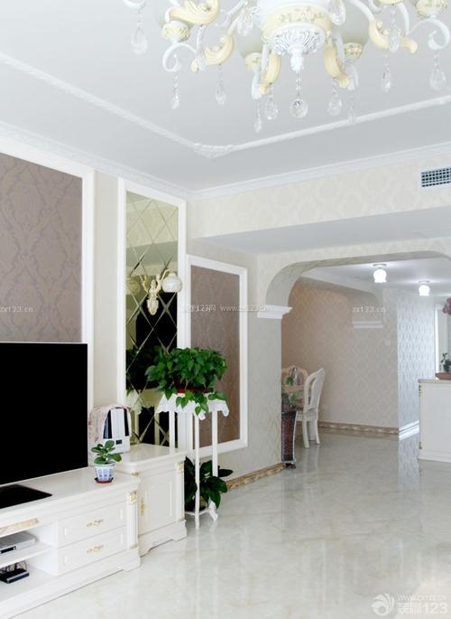 140平米房子客厅米白色地砖装修效果图片
