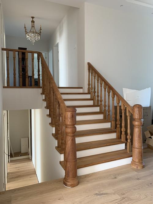 东莞实木楼梯扶手护栏家用简约新中式现代室内别墅旋转楼梯包安装