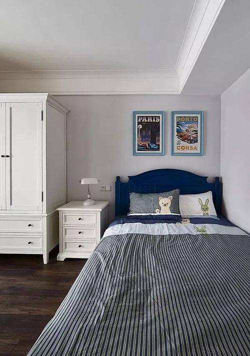 卧室面积小靠墙放床实用漂亮