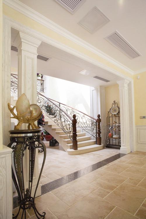 别墅装修楼梯走廊图片唯美欧式黑色铁艺镂空楼梯效果图欧式古典复式