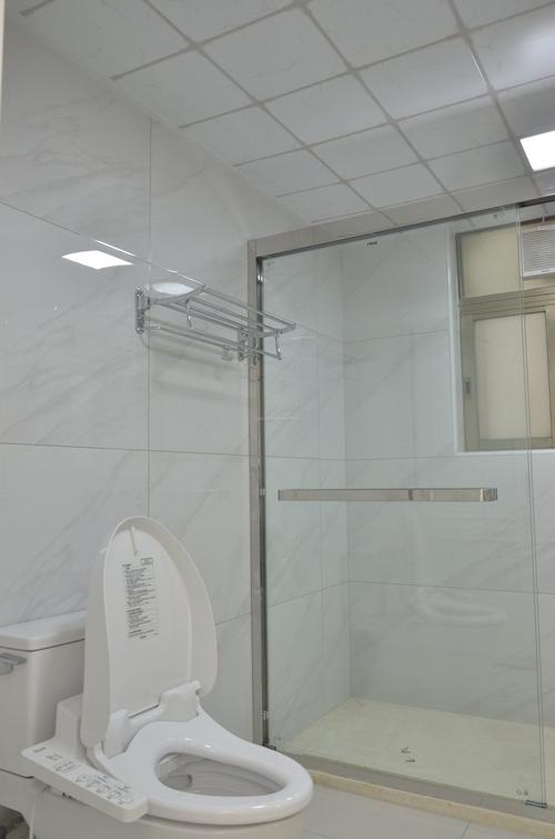 2018美式卫生间淋浴房玻璃隔断装修效果图片大全