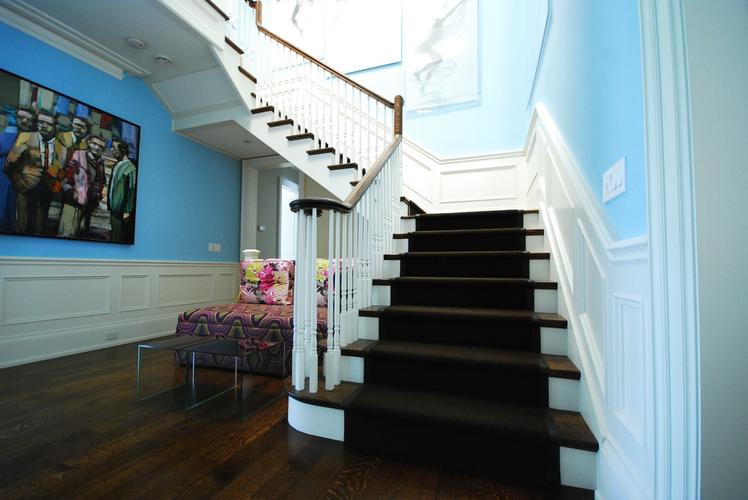 唯美蓝色墙面楼梯装修效果大全