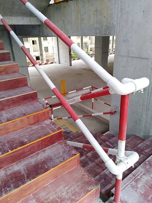 楼梯防护栏杆及楼梯成品保护