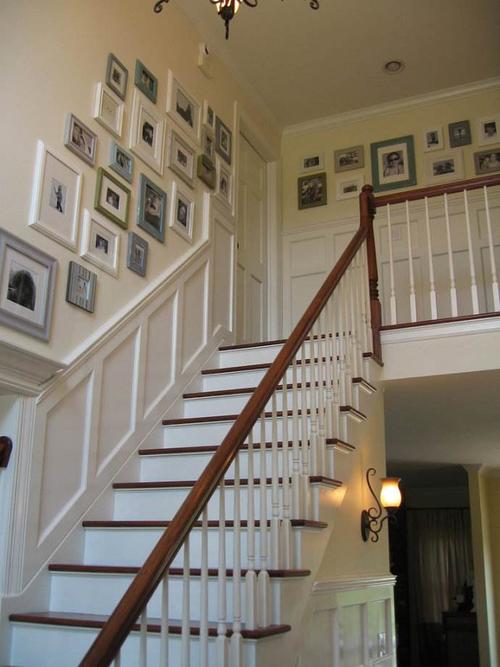 楼梯照片墙让人在转角处驻足