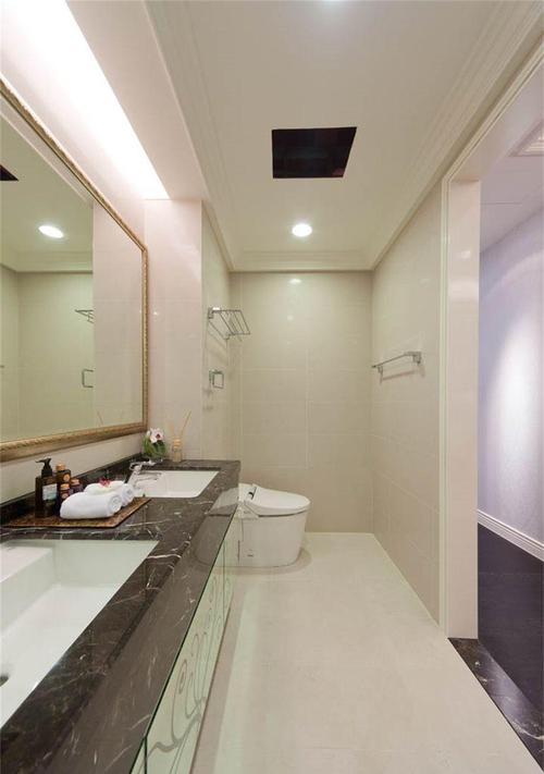 现代简约三居室卫生间瓷砖装修效果图大全