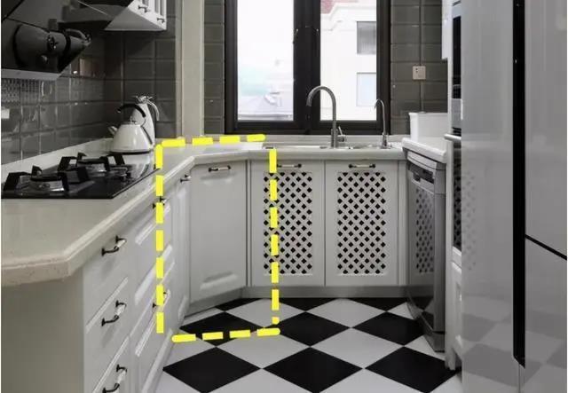 给橱柜转角加一条边既给台面偷空间又能减少厨房卫生死角