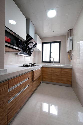 现代简约三居室厨房橱柜装修效果图欣赏