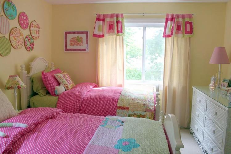 双胞胎姐妹花的甜美卧室