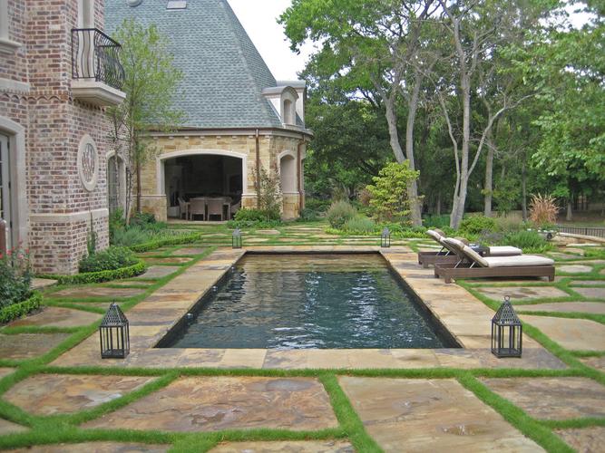 现代别墅庭院方形泳池装修效果图